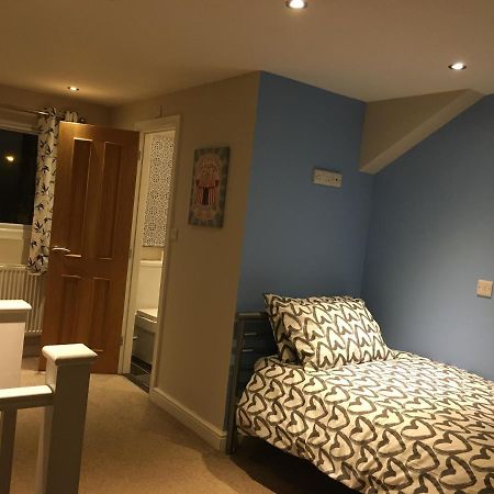 Derby Pride Park Private Ensuite Room- 2 Beds- Free Parking ภายนอก รูปภาพ