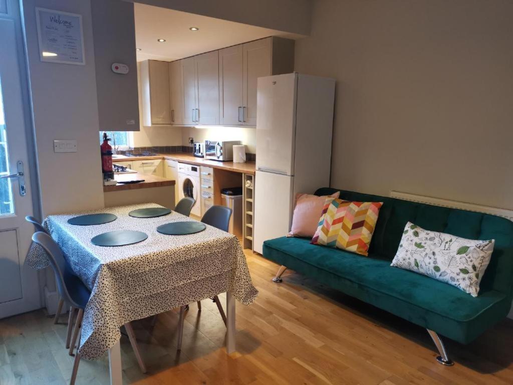 Derby Pride Park Private Ensuite Room- 2 Beds- Free Parking ภายนอก รูปภาพ
