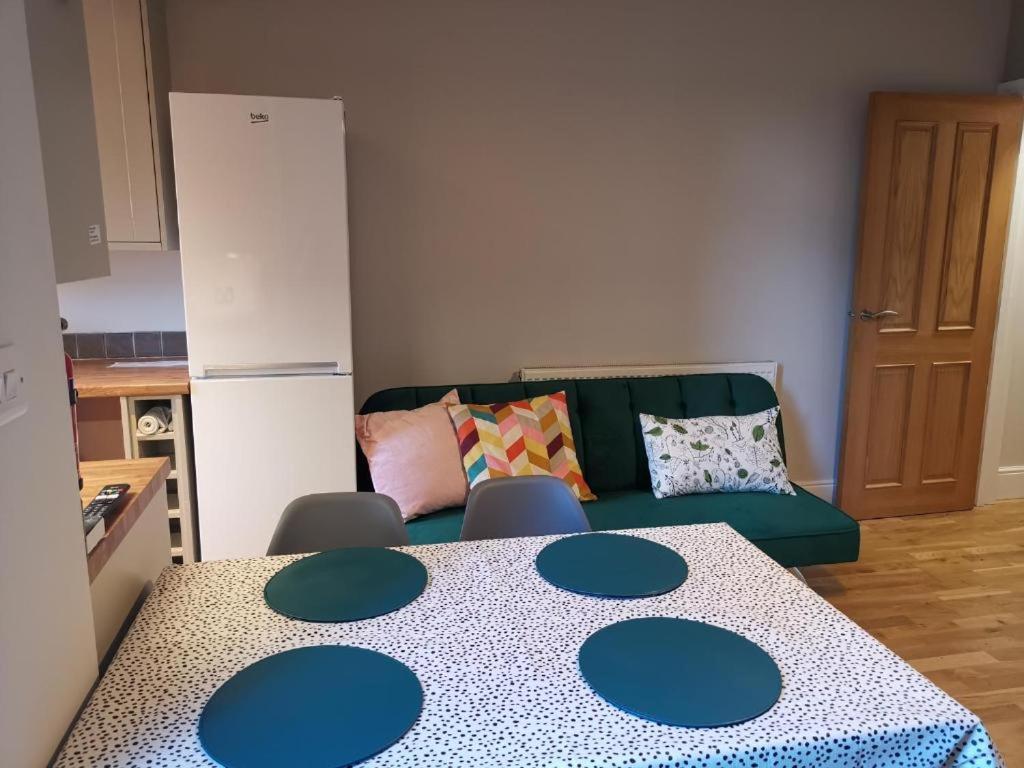 Derby Pride Park Private Ensuite Room- 2 Beds- Free Parking ภายนอก รูปภาพ